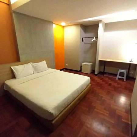 X Go Inn Bts Silom Saint Louis